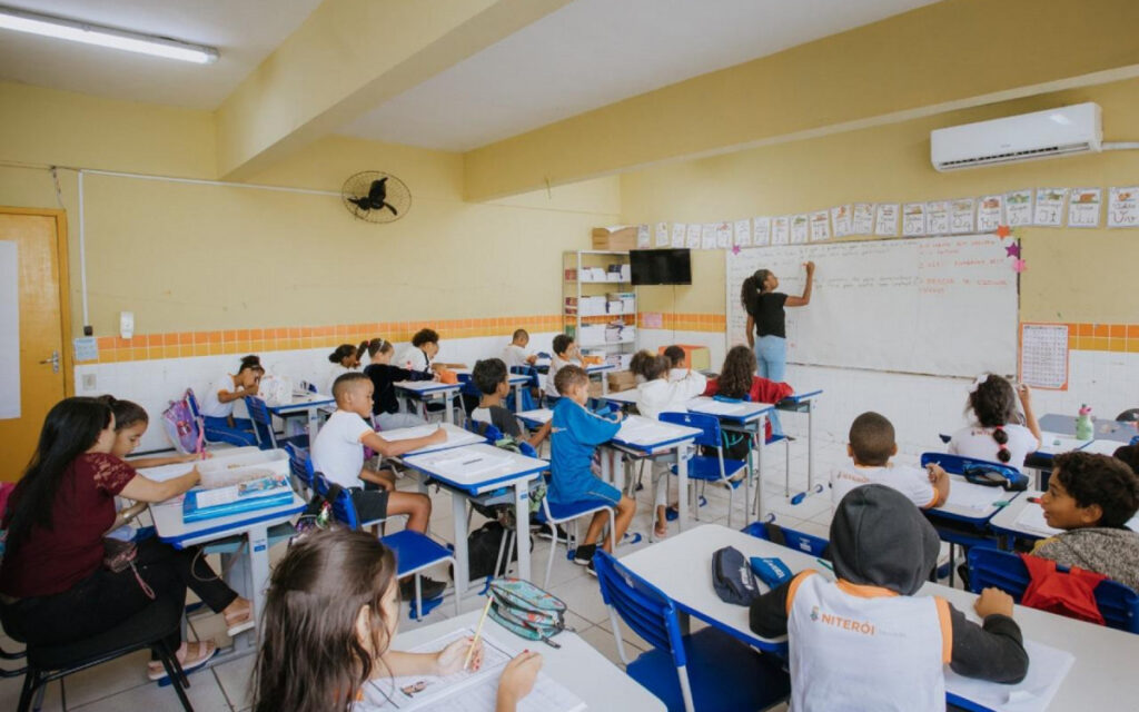 Educação em Niterói Lança Edital 'Autores da Rede' para Valorização do Conhecimento