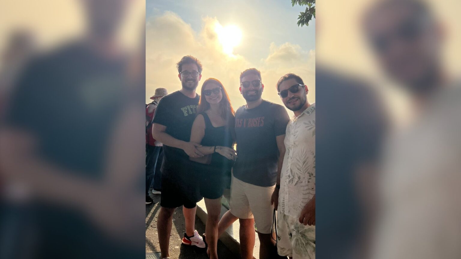 Grupo de São José do Rio Preto Viajou Mais de 800 km para Ver Shakira no Rio de Janeiro Grupo de São José do Rio Preto Viajou Mais de 800 km para Ver Shakira no Rio de Janeiro