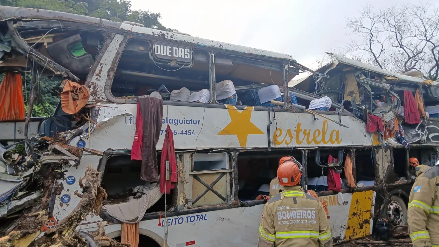 Tragédia na BR-040: Nove pessoas morrem em tombamento de ônibus em Petrópolis