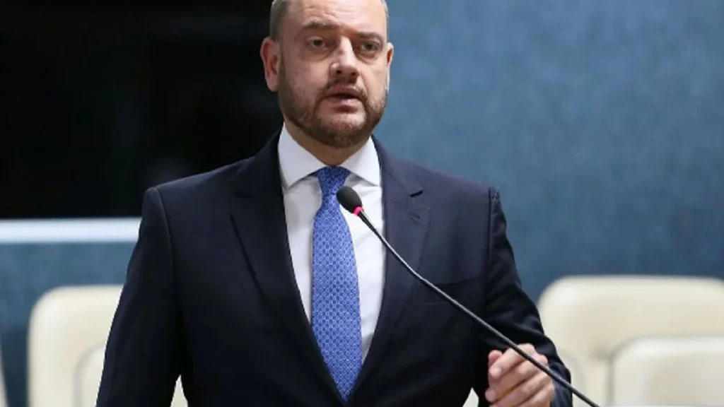 Governo do Rio reduz 6,1 mil cargos comissionados e projeta economia de R$ 221 milhões