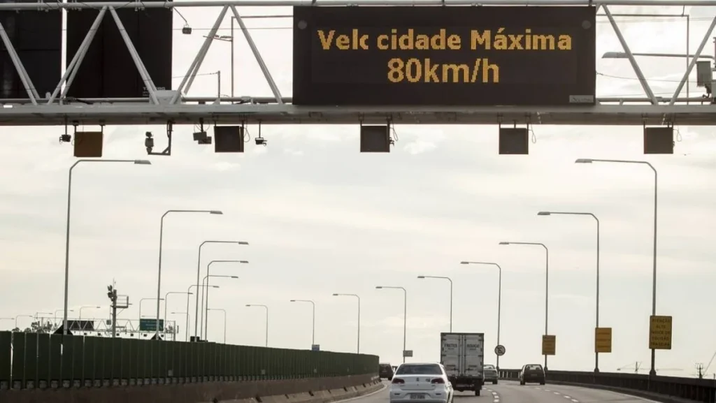 Motoristas Monitorados na Ponte Rio-Niterói e Anita Garibaldi: Teste de Velocidade Média da ANTT Com