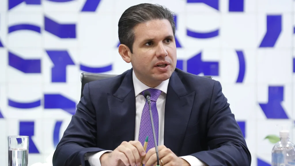 Hugo Motta lidera votação de prioridades do governo Lula para controlar inflação
