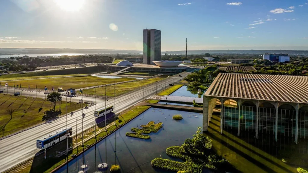 Brasil rebaixa relações diplomáticas com Argentina após agressões de Milei