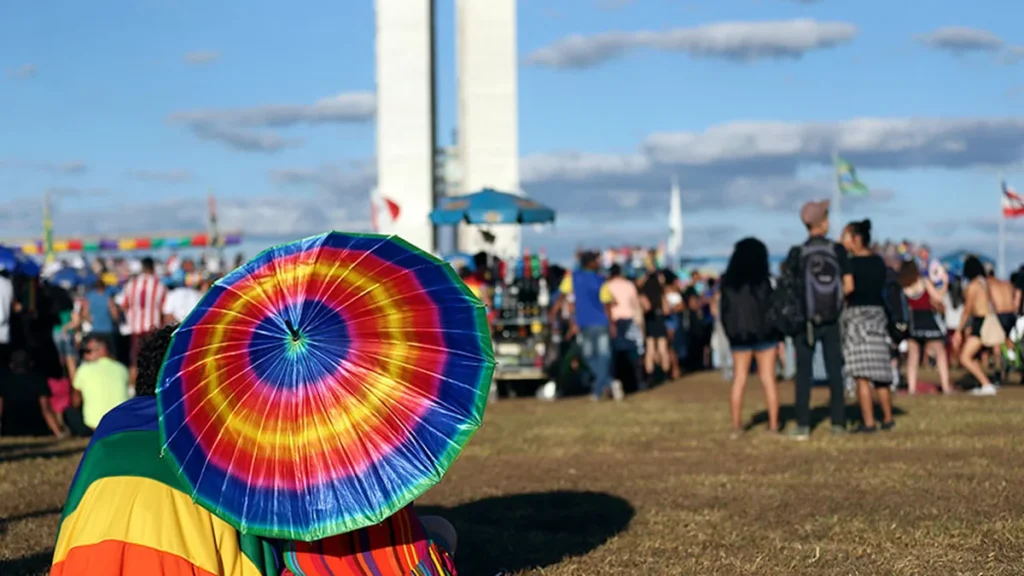 Eleições de 2026 têm menos de 2% de candidatos LGBTQIAPN+, aponta TSE