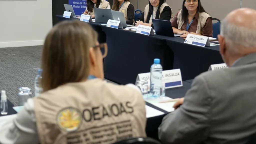 Observadores internacionais monitoram eleições no Brasil com foco na transparência