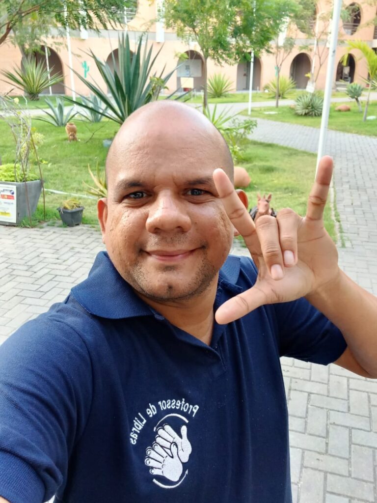 Professores Surdos e Intérpretes: Avanços na Inclusão na Ufal Imagem do artigo