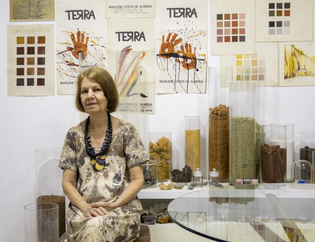 A Arte dos Pigmentos Naturais: Marlene Almeida em Destaque na 36ª Bienal de SP