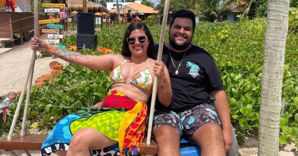 Casal de Brasília Utiliza Praia Acessível e Vive Férias Inesquecíveis em Maceió Casal de Brasília Utiliza Praia Acessível e Vive Férias Inesquecíveis em Maceió