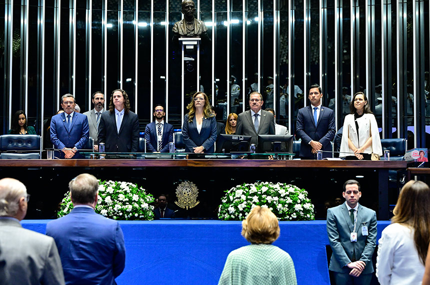 Comenda Ceci Cunha: Reconhecimento Histórico da Participação Feminina na Política Brasileira Comenda Ceci Cunha: Reconhecimento Histórico da Participação Feminina na Política Brasileira