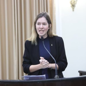 Deputada Cibele Moura Celebra Homenagem ao Ícone do Forró Kara Véia Deputada Cibele Moura Celebra Homenagem ao Ícone do Forró Kara Véia