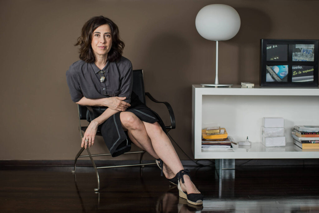 Fernanda Torres: A Política Brasileira como um 'Telecatch' de Espectáculo