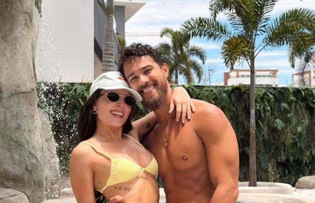 Larissa Manoela e André Luiz Frambach: um domingo de piscina e planos para a família