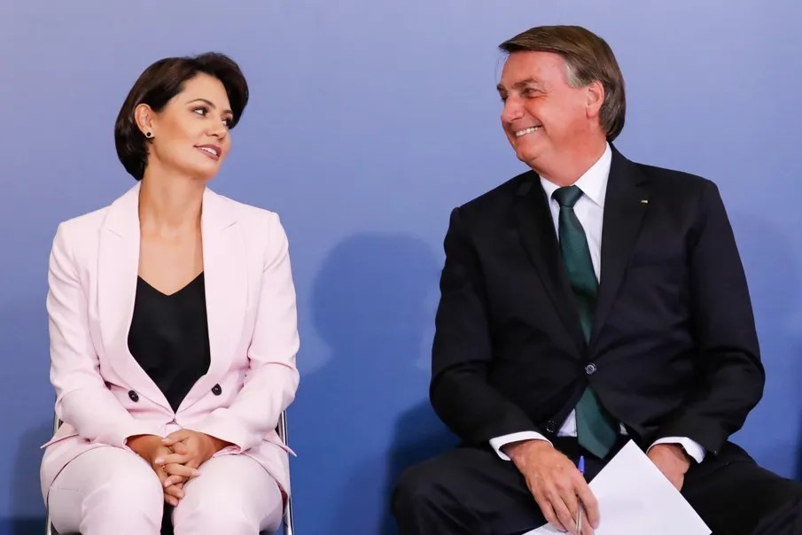 Bolsonaro Solicita que Michelle Atraso na Política Até Março e Defende União da Direita para 2026 Bolsonaro Solicita que Michelle Atraso na Política Até Março e Defende União da Direita para 2026