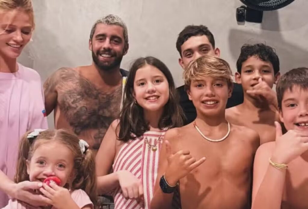 Cintia Dicker se Declara ao Filho de Pedro Scooby: 'Tia Cintia te Ama Muito'