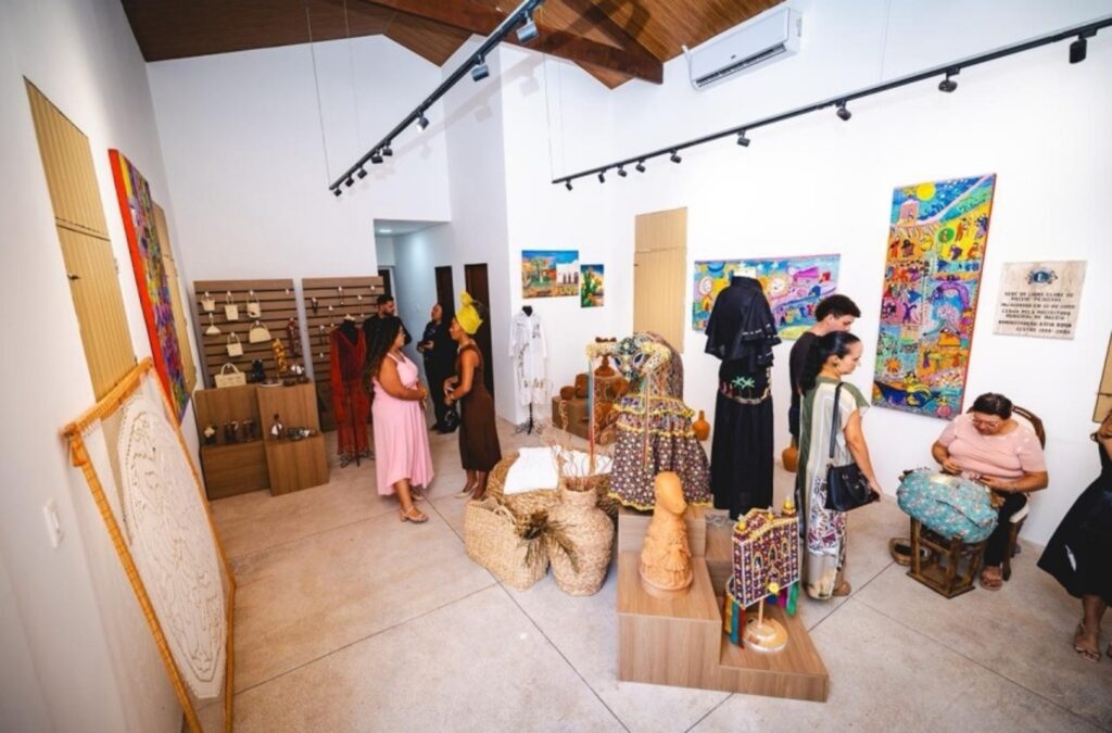 Exposição 'Na Nossa Terra Tem Estrelas' Celebra a Força Feminina na Cultura Alagoana