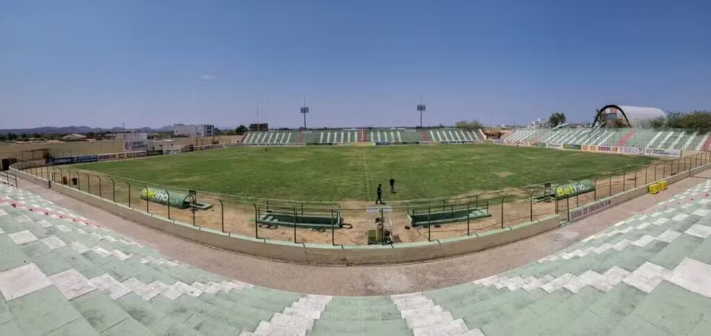 Marroquim Reflete Sobre Estrutura do Estádio: 'Isso Faz Parte do Futebol'