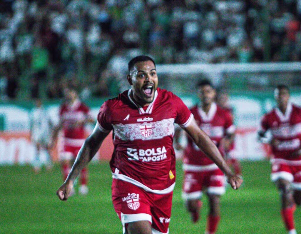 Mikael brilha e marca sexto gol em cinco jogos, decidindo para o CRB Mikael brilha e marca sexto gol em cinco jogos, decidindo para o CRB