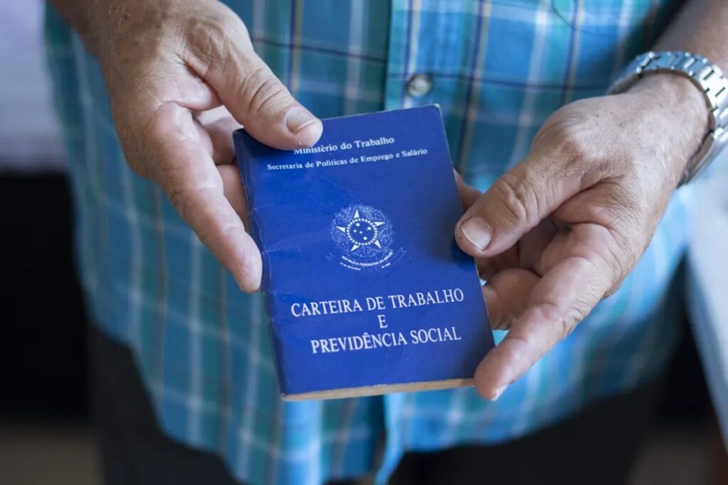 Taxa de Desemprego no Brasil Fica em 5,4%; Estabilidade e Queda Anual são Destaques Taxa de Desemprego no Brasil Fica em 5,4%; Estabilidade e Queda Anual são Destaques