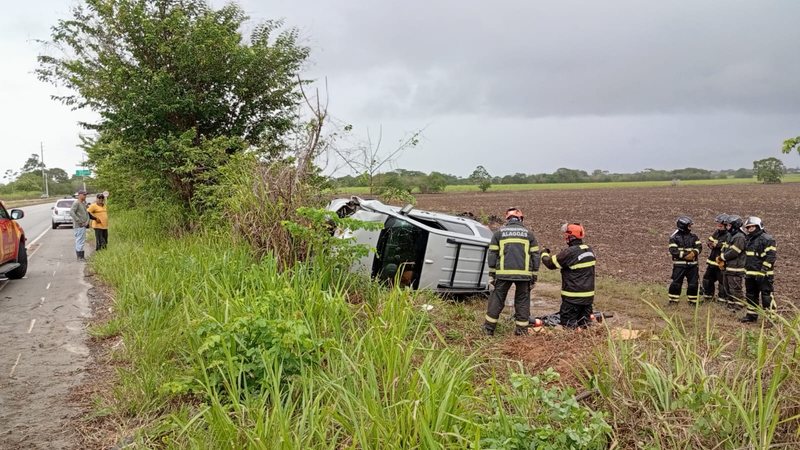 Tragédia em Maceió: Homem Morre em Capotamento na AL-105 Tragédia em Maceió: Homem Morre em Capotamento na AL-105