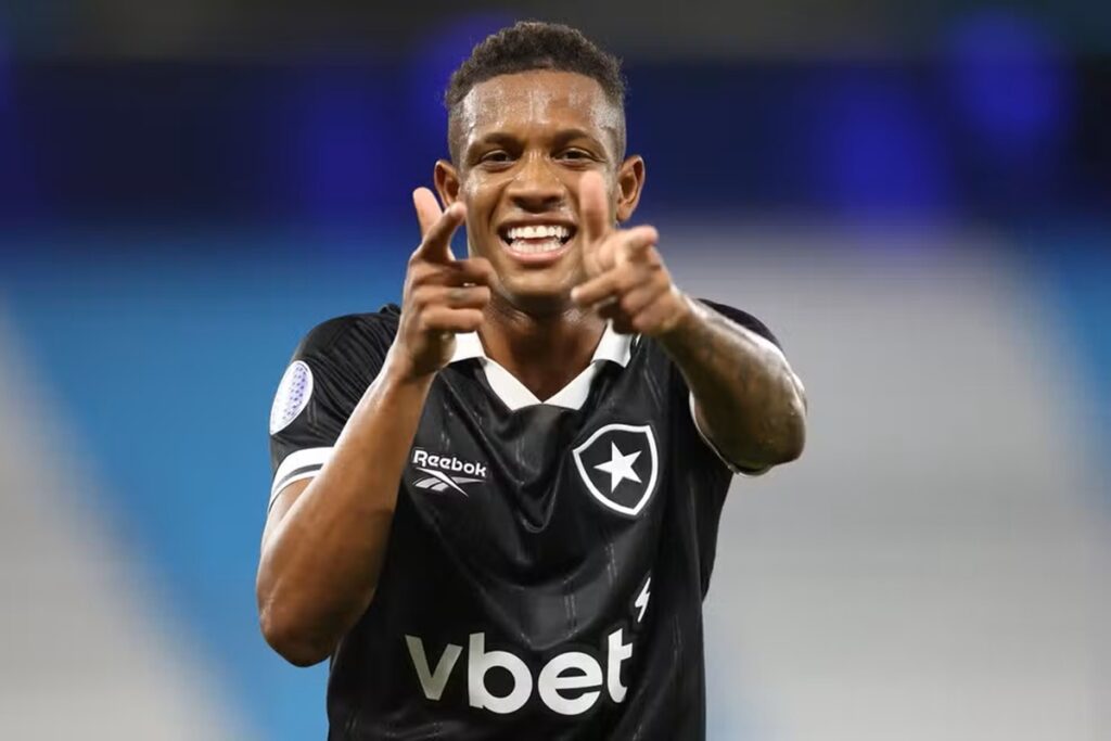 Danilo em Alta: Três Clubes na Corrida pela Contratação do Volante do Botafogo Danilo em Alta: Três Clubes na Corrida pela Contratação do Volante do Botafogo