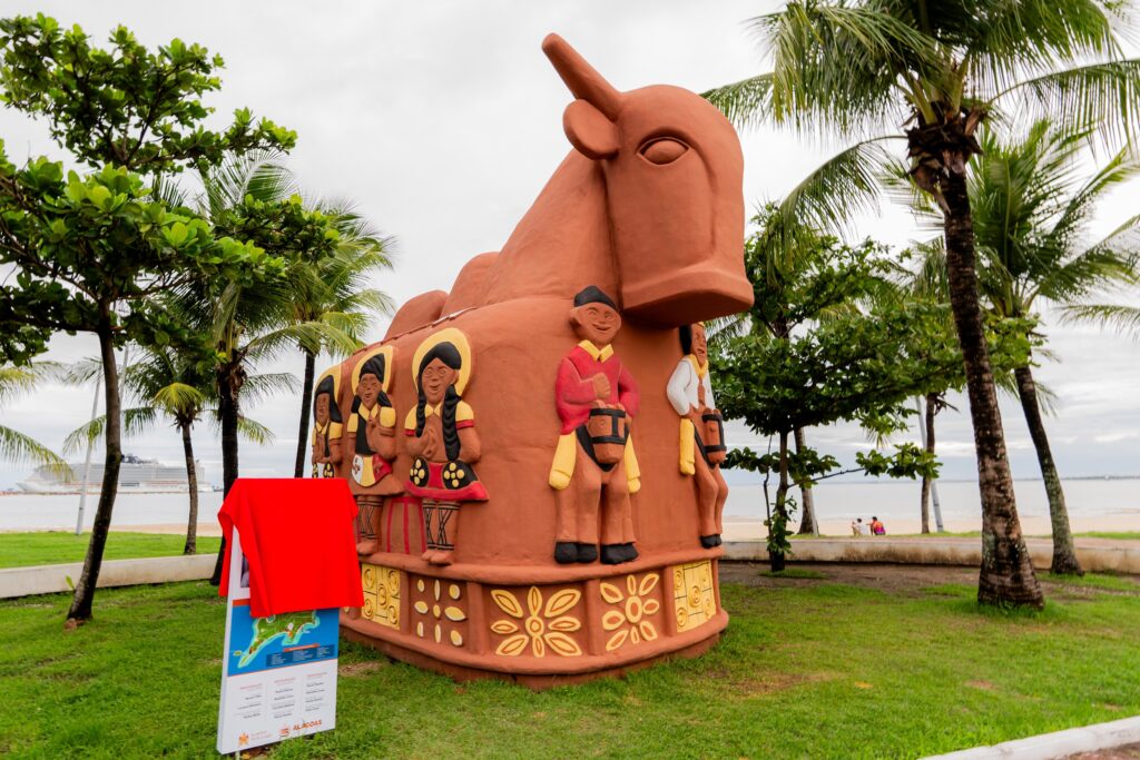 Reinauguração da Escultura 'O Boi' Emociona Maceió Após Restauração