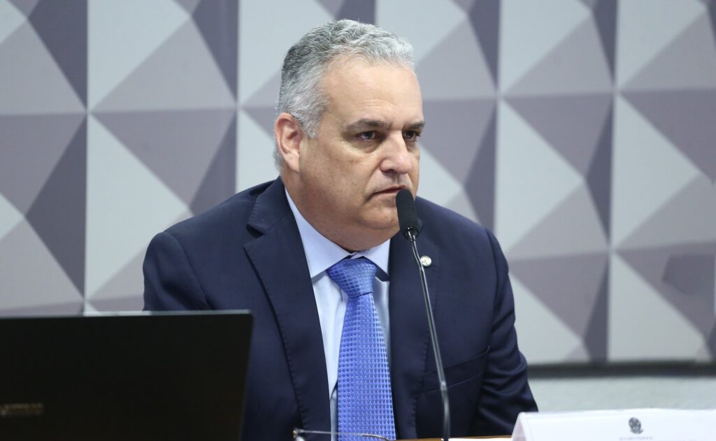 Reviravoltas na janela partidária: União Brasil e PL em conflito