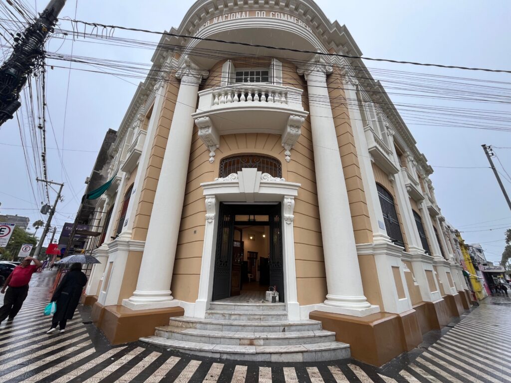 Revitalização da Casa de Cultura Pedro Wayne: Cores Originais de 1929 Retornam à História de Bagé