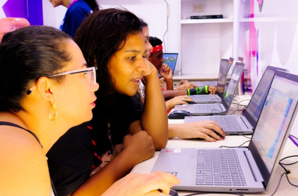 Tech Massa Leva Cursos de Tecnologia ao Village e Cambuci: Inclusão Digital em Maceió