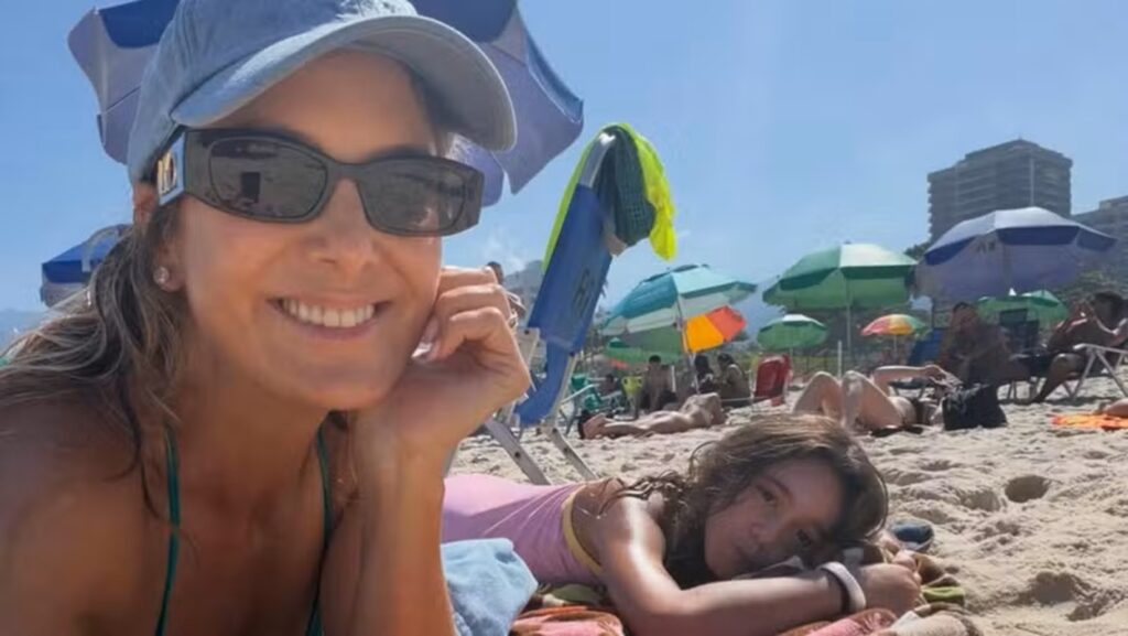 Ticiane Pinheiro Compartilha Momentos Especiais na Praia com Sua Filha Manuella Ticiane Pinheiro Compartilha Momentos Especiais na Praia com Sua Filha Manuella