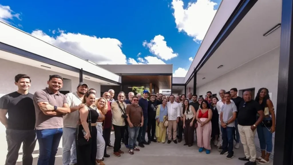 Conservatório de Música de Arapiraca recebe visita de produtores e artistas alagoanos Conservatório de Música de Arapiraca recebe visita de produtores e artistas alagoanos