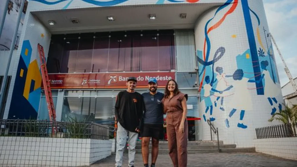 Artistas locais transformam fachadas de agências do Banco do Nordeste em Alagoas com murais culturai