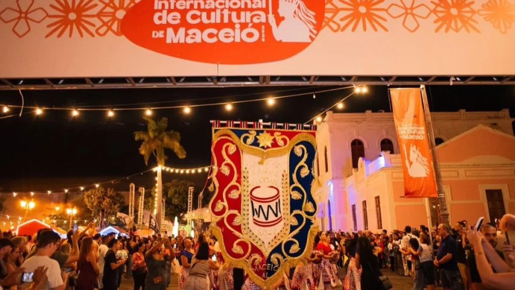 Jaraguá se transforma em palco vibrante da cultura popular no Festival Internacional de Maceió Jaraguá se transforma em palco vibrante da cultura popular no Festival Internacional de Maceió