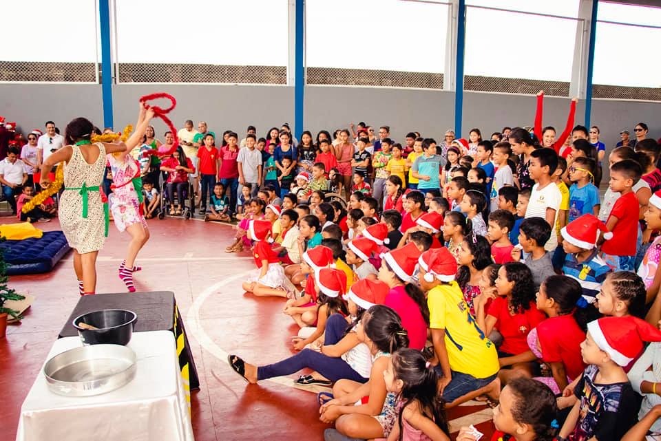 Espetáculo Natalino 'Natalhaço' Leva Alegria à Periferia de Macapá