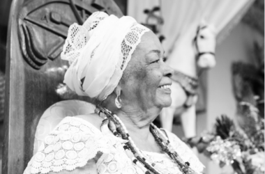Homenagem a Mãe Carmen: Um Legado de Fé e Cultura na Bahia