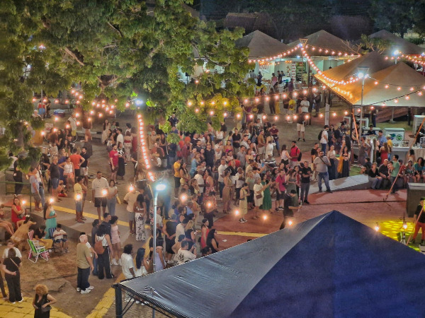 Luau na Samaúma: Celebração do Samba e Luzes de Natal em Grande Estilo Imagem do artigo