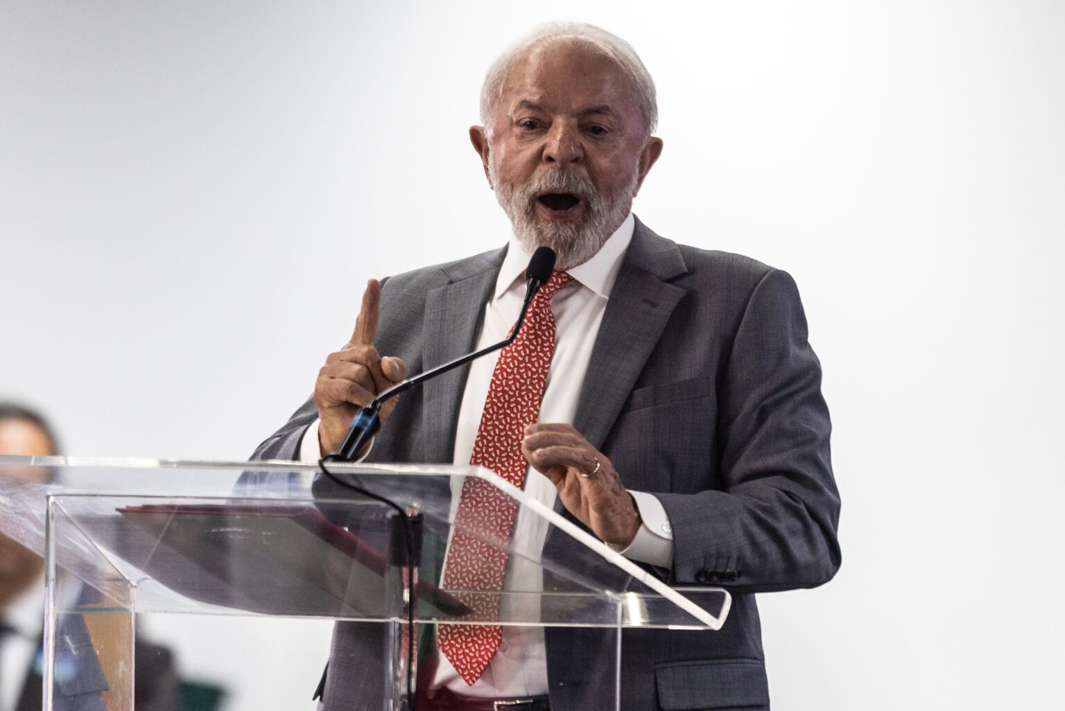 Reconfiguração Política na América Latina: Os Desafios do Brasil em 2024