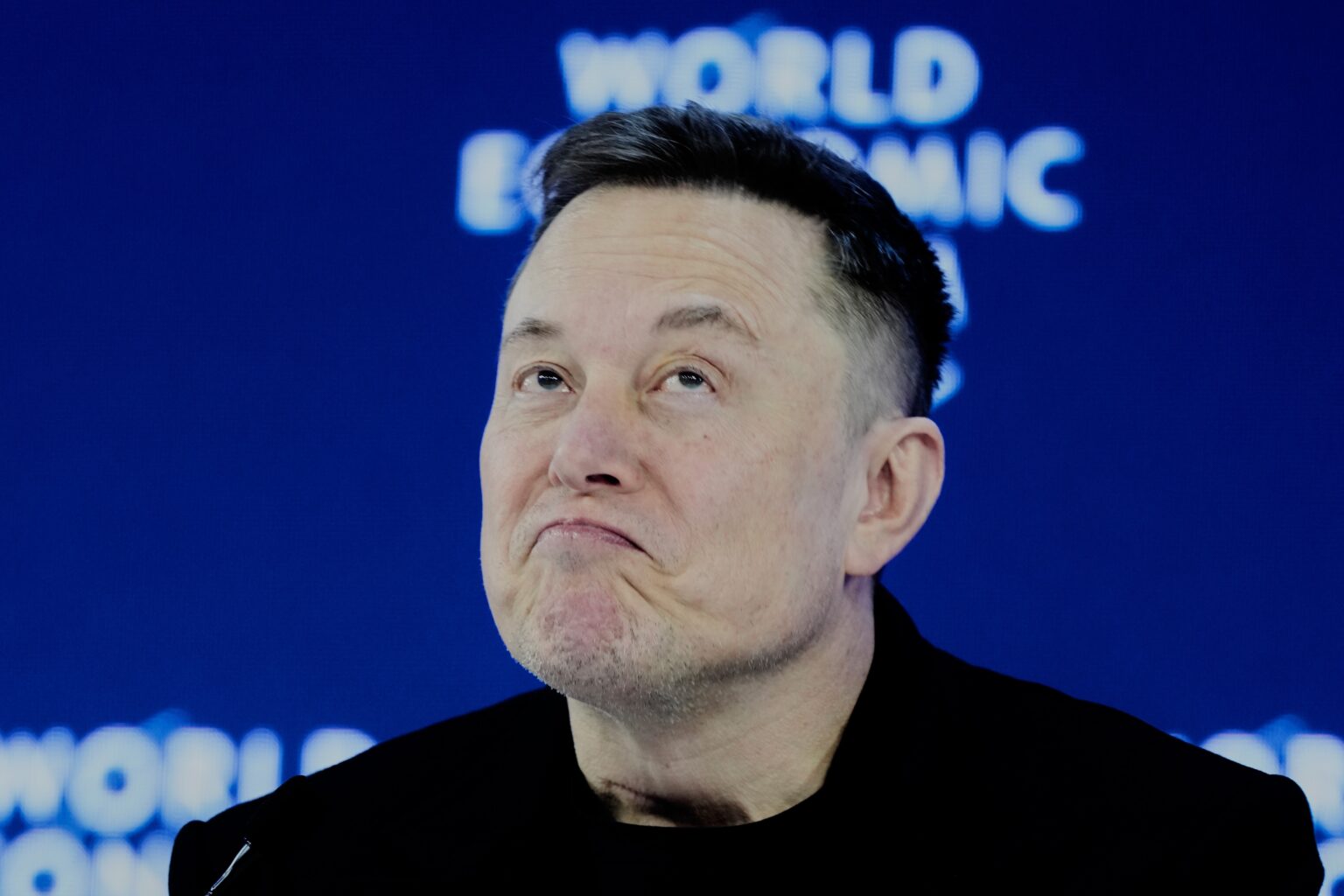 Tesla Investirá US$ 2 Bilhões em IA: Polêmica Envolve Grok e Deepfakes