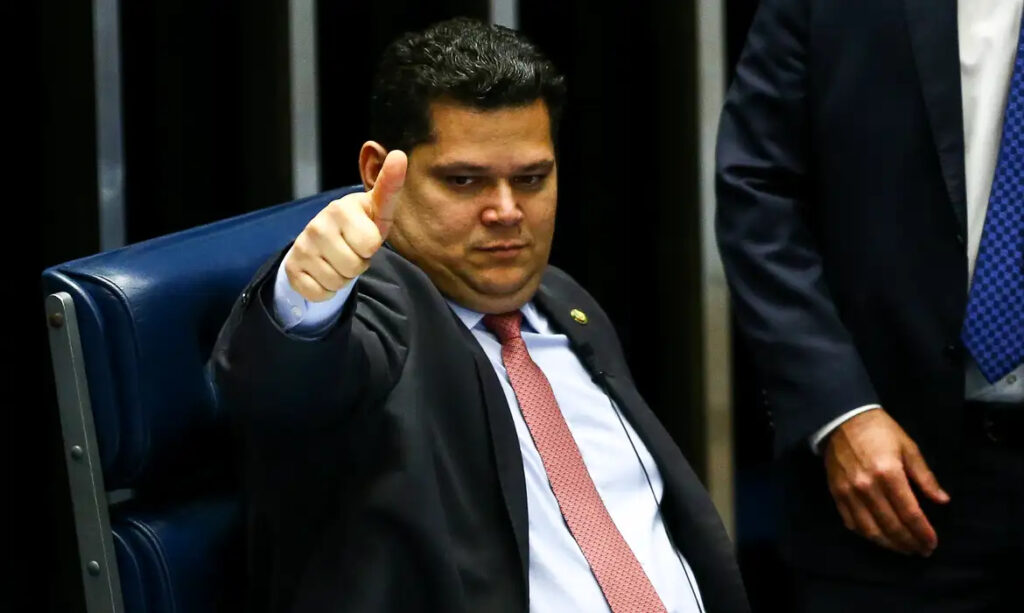 Alcolumbre Atraso Investigação do Banco Master em Meio à Pressão Política