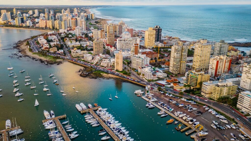 Descubra os Encantos do Uruguai: O Destino Preferido dos Gaúchos no Verão