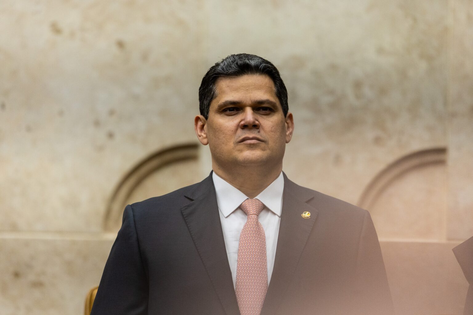 Investimentos Controversos: A Conexão entre Alcolumbre e Aporte do Amapá no Master Investimentos Controversos: A Conexão entre Alcolumbre e Aporte do Amapá no Master