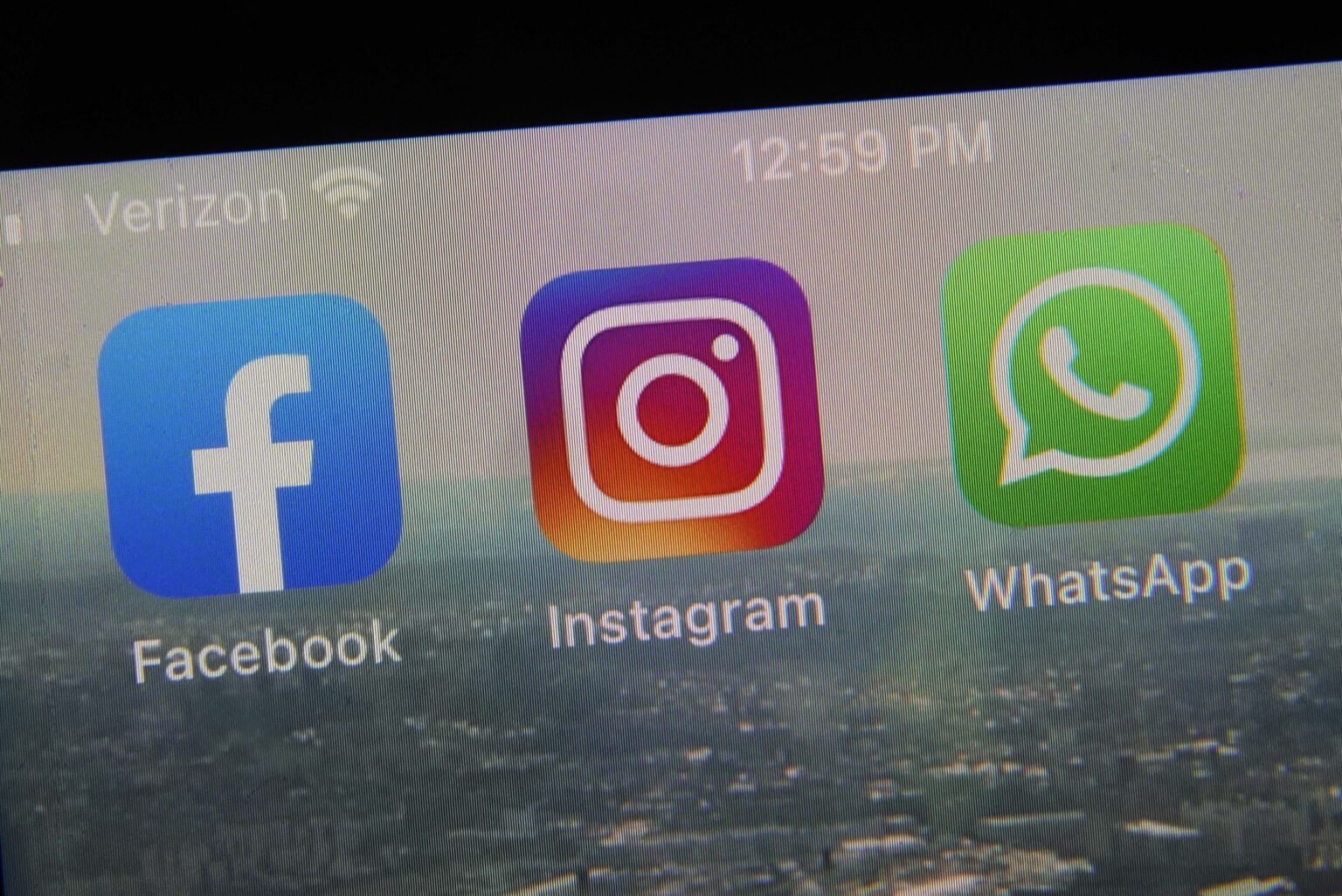 Kremlin Anuncia Bloqueio do WhatsApp por Violação de Leis Russas