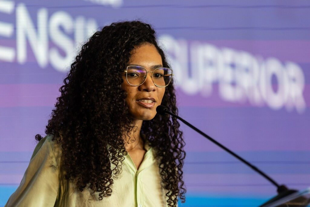 Inovação Sustentável: Estudante do Amapá Recebe Prêmio Jovem Cientista com Projeto Solar