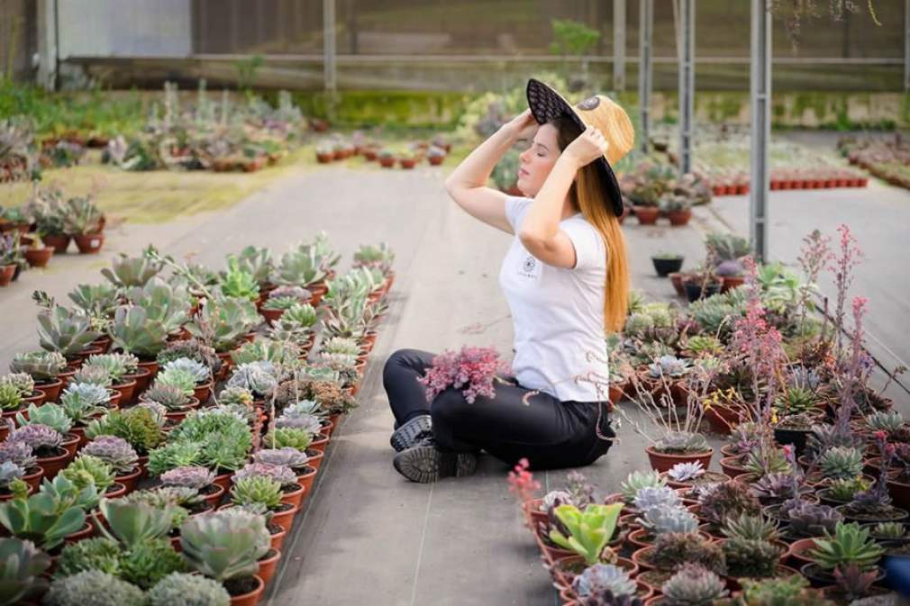 Mulheres: A Força que Impulsiona a Floricultura no Agronegócio Brasileiro Mulheres: A Força que Impulsiona a Floricultura no Agronegócio Brasileiro