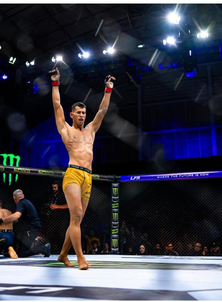 Richard 'Espeto' Silva Brilha na LFA 229 com Vitória por Finalização