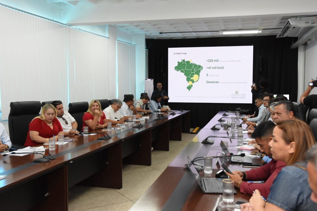 Santana Avança com Projeto de Cidades Inteligentes em Reunião no Sebrae Amapá