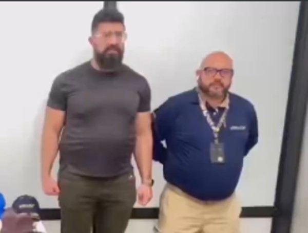 Turismo Sexual: Americanos Enfrentam Barreiras na Colômbia ao Transportar Brinquedos Sexuais Turismo Sexual: Americanos Enfrentam Barreiras na Colômbia ao Transportar Brinquedos Sexuais