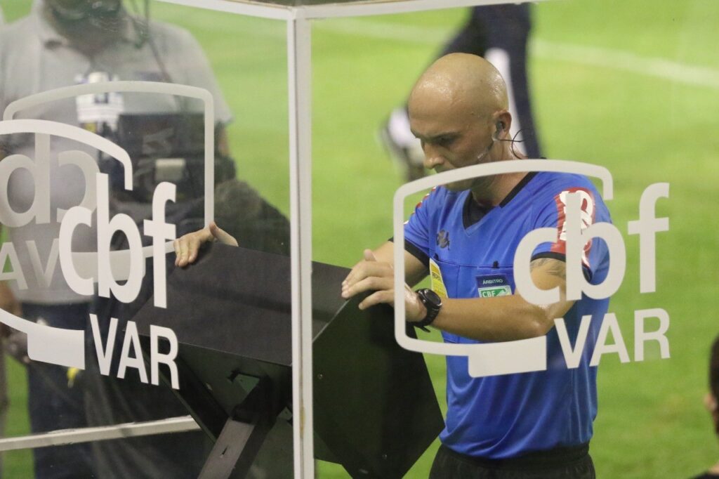 VAR Chega à Final do Campeonato Amapaense: Inovação e Transparência em Campo VAR Chega à Final do Campeonato Amapaense: Inovação e Transparência em Campo