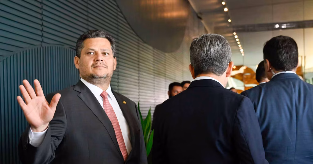 Alcolumbre e Messias: Encontro Informal Aumenta Tensão Sobre Indicação ao STF