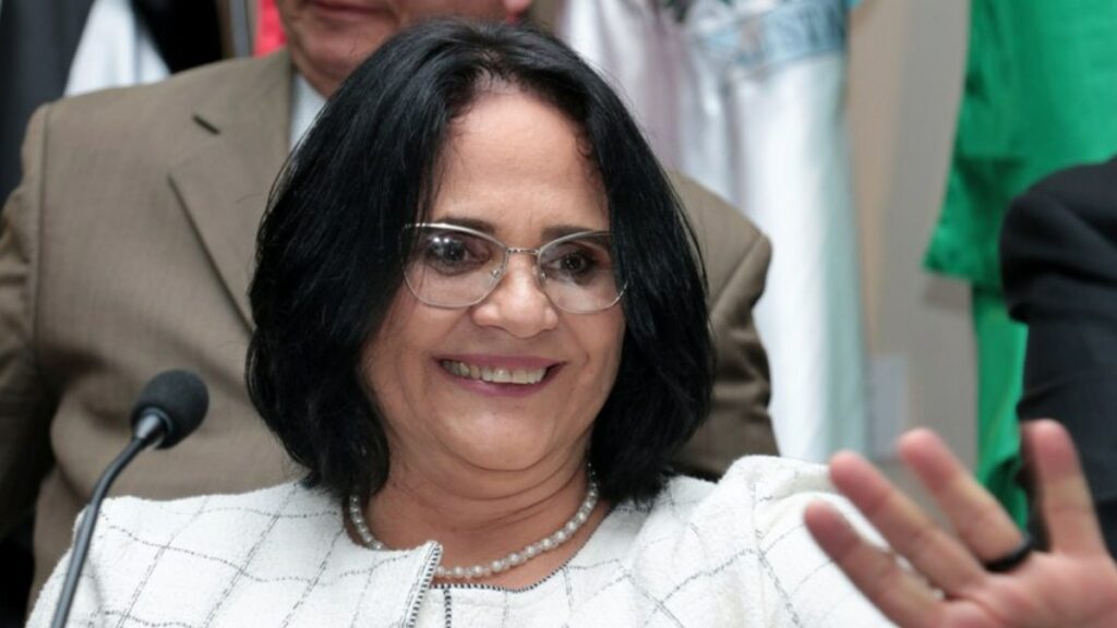 Damares Alves Avalia Candidatura ao Senado pelo Amapá