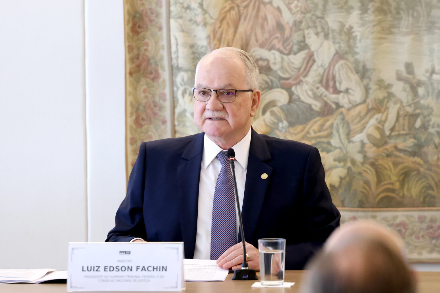 Fachin Aumenta Articulações Políticas no STF em Seis Meses de Gestão